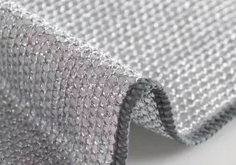 A diagram showing the polyester and nylon fibers of a silver wire cloth