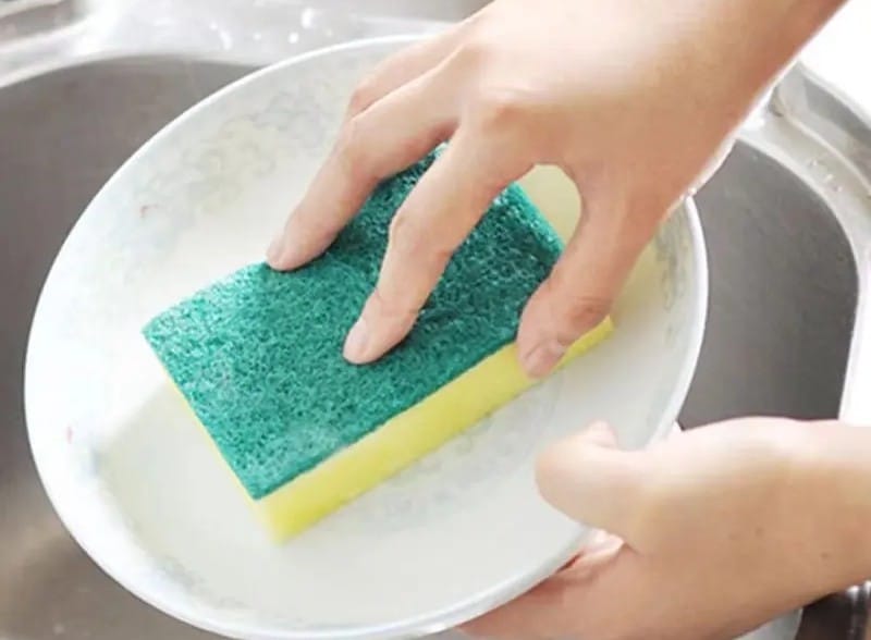 Traditional Dishwashing Sponge A classic yellow and green dishwashing sponge