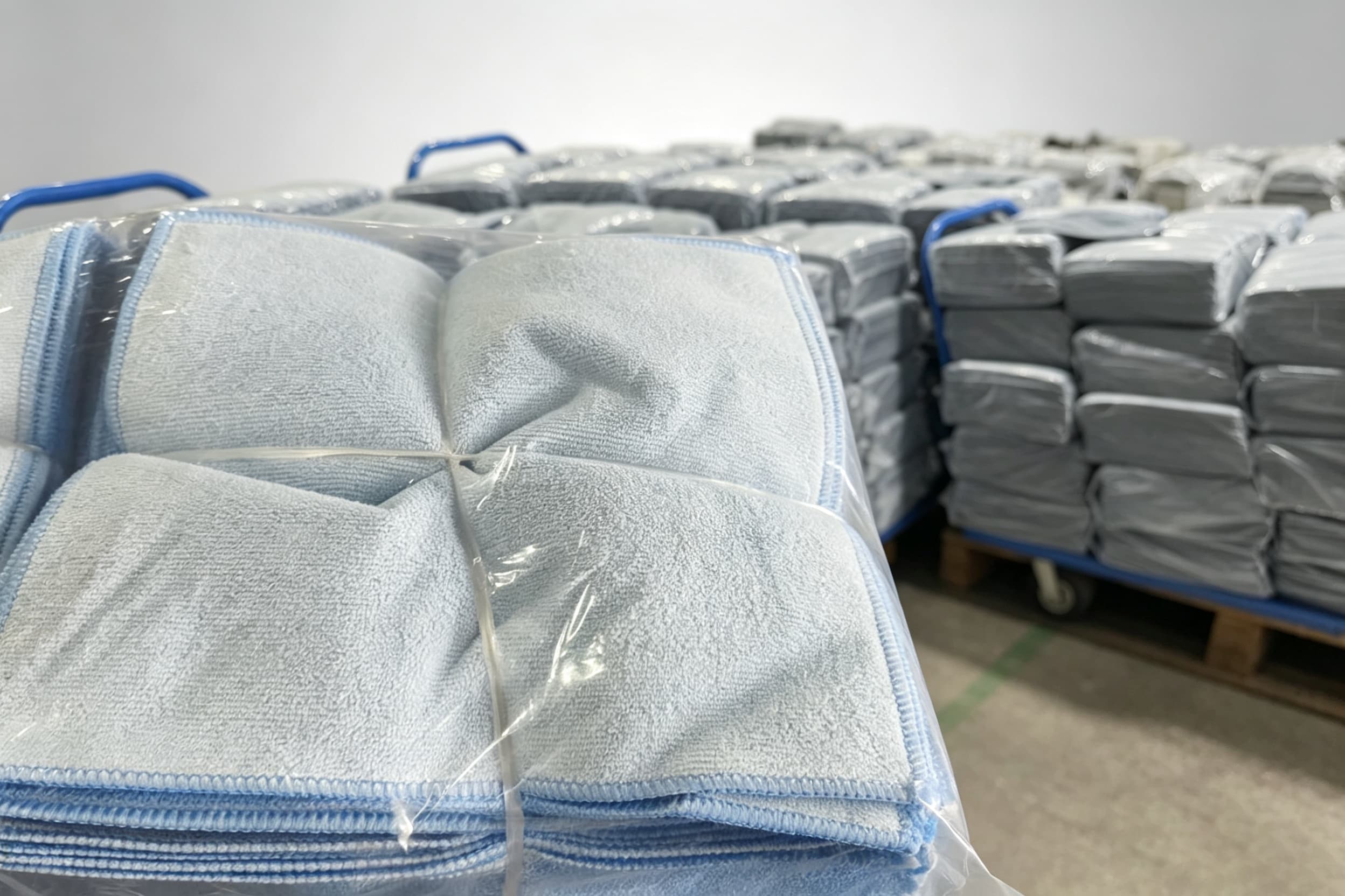 Wholesale packaging for microfiber cloths
