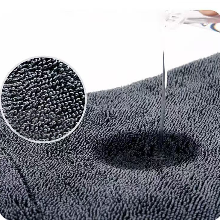 Twisted ring car cleaning cloth absorbs water